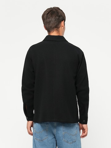 JACK & JONES Regular fit Button Up Shirt 'JJJERRY' in Black