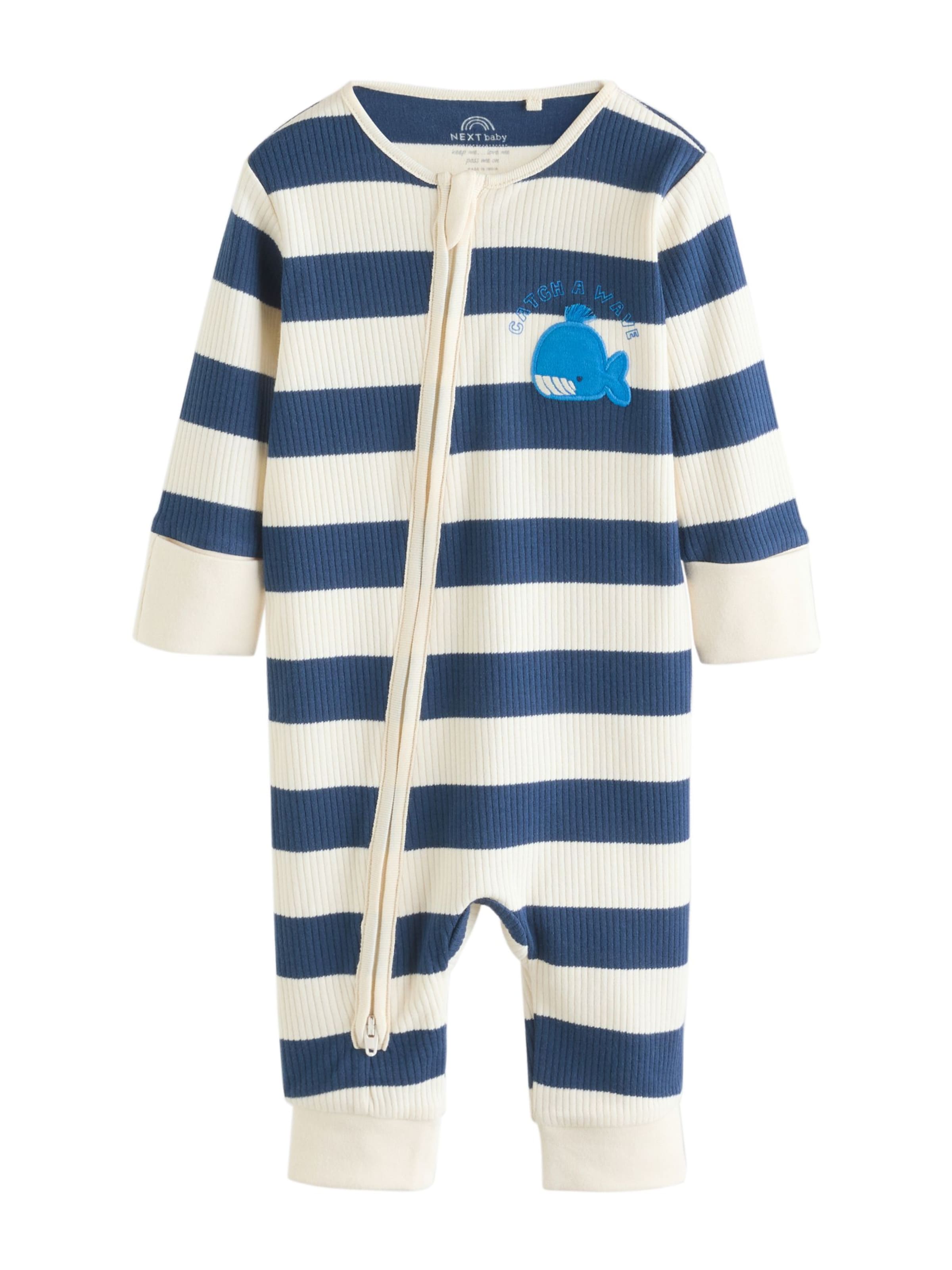 Pijamale de la Next pe bej