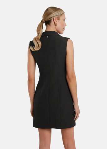 Nicowa Blazerkleid 'AWELIA', Model ist 1,78 cm und trägt Größe 34 in Schwarz