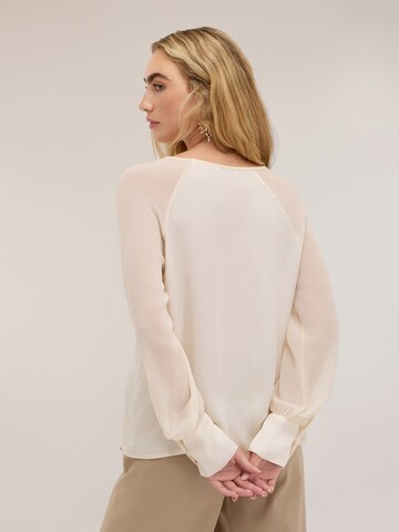 MOTIVI - Blusa en blanco