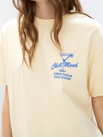 Pull&Bear T-Shirt 'PACIFIC' in Gelb