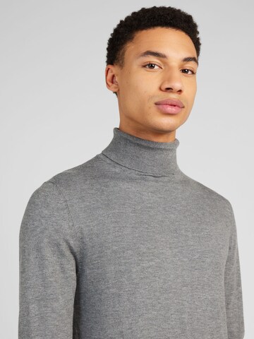 QS - Pullover em cinzento