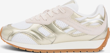 Baskets basses TOMMY HILFIGER en or : devant