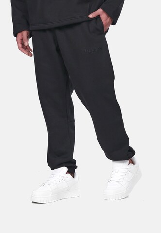 Dropsize Tapered Pants in Black