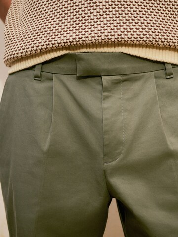 Next - Tapered Calças com pregas em verde