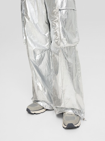 Loosefit Pantaloni cargo di Bershka in argento
