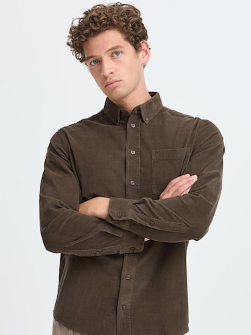 Coupe regular Chemise ' CFAton ' Casual Friday en marron