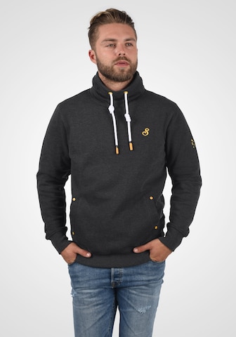 !Solid Sweatshirt in Grijs: voorkant