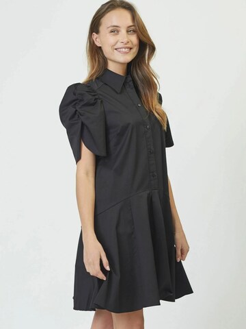 Robe-chemise 'Poppy' co'couture en noir : devant
