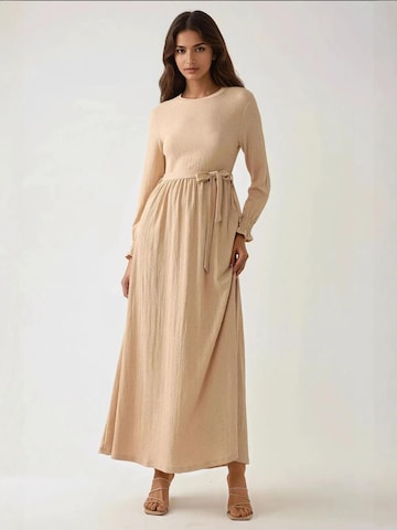 Abito di Hiccup in beige: frontale
