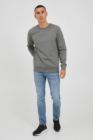 !Solid Sweatshirt 'Kani' in Grau