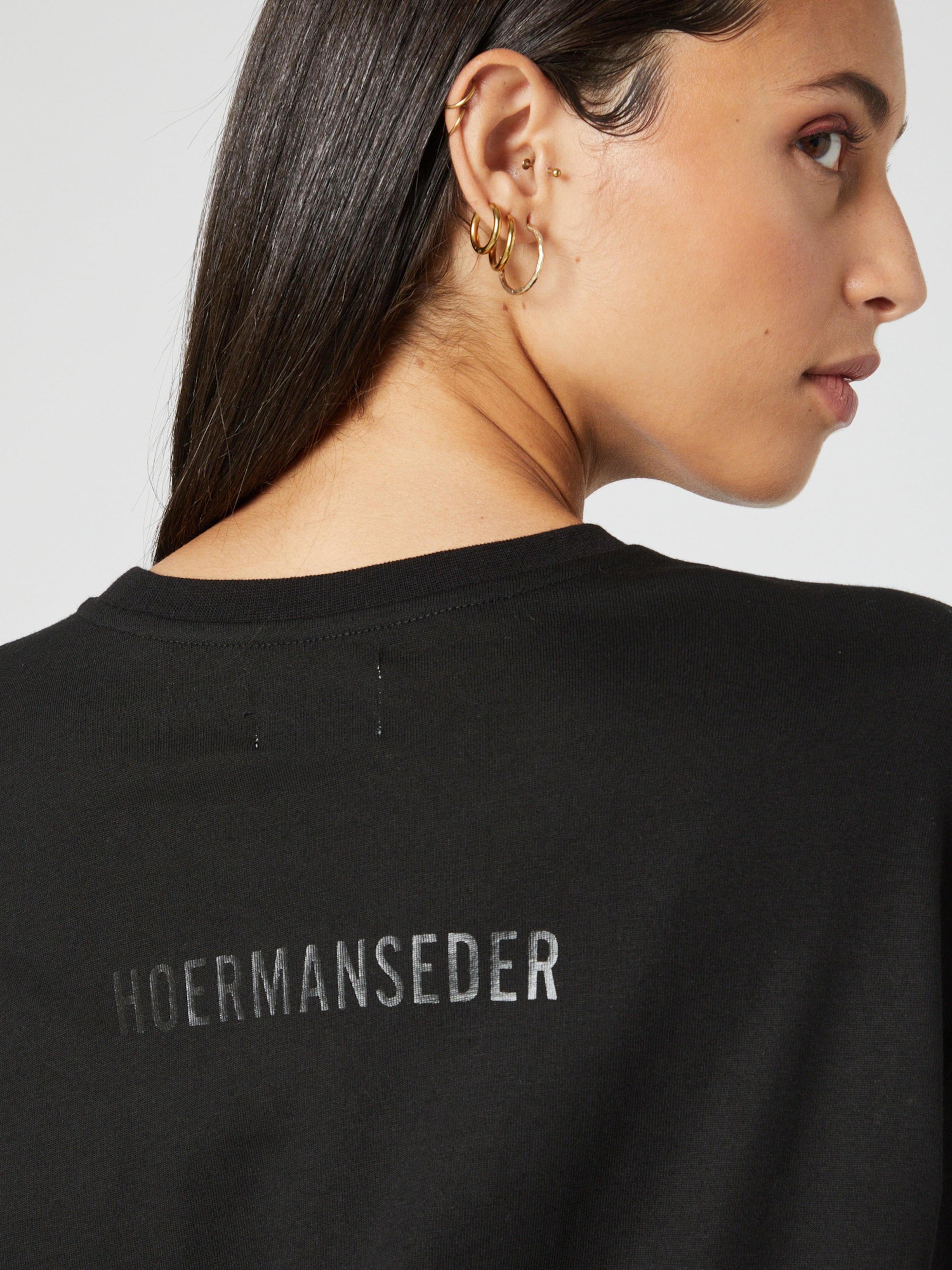 Grandes tailles T-shirt Cami Hoermanseder x About You en Noir 