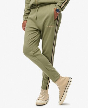 Superdry Tapered Broek in Groen: voorkant