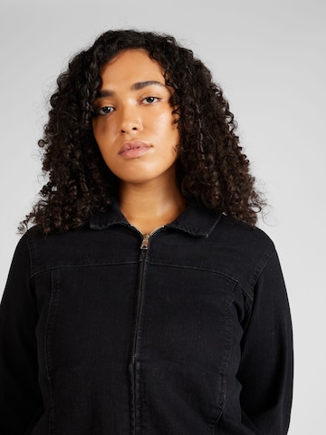 Vero Moda Curve Prehodna jakna 'CLAILA' | črna barva