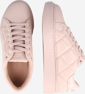 GUESS - Zapatillas deportivas bajas 'HILAN' en rosa