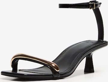 BershkaSandale s remenčićima - crna boja: prednji dio