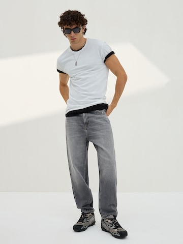 Largi Jeans de la Bershka pe gri