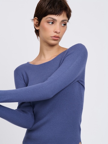Pullover di Influencer in blu