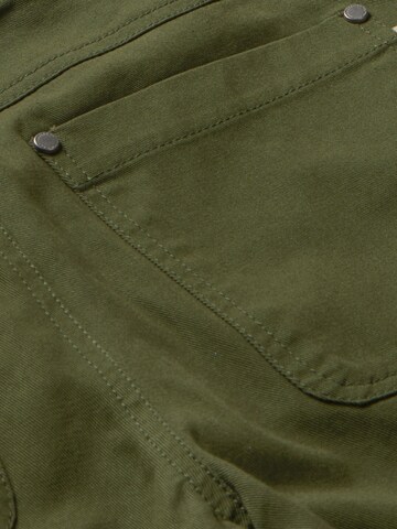 Thinking MU Regular Shorts 'Tracey' in Grün