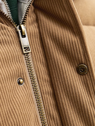 JACK & JONES - Chaqueta de invierno 'JORGREENE' en marrón
