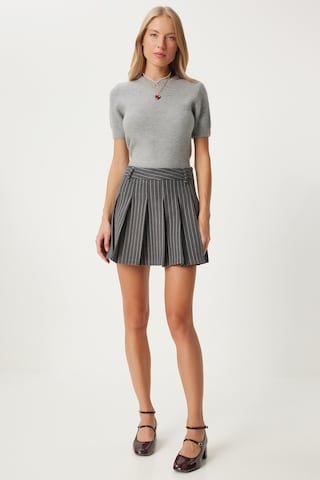 Happiness İstanbul Rock in Grau