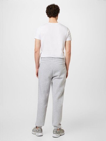 Tapered Pantaloni 'Jake' di ABOUT YOU in grigio