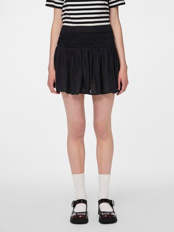 PIECES - Falda 'Julia' en negro: frente