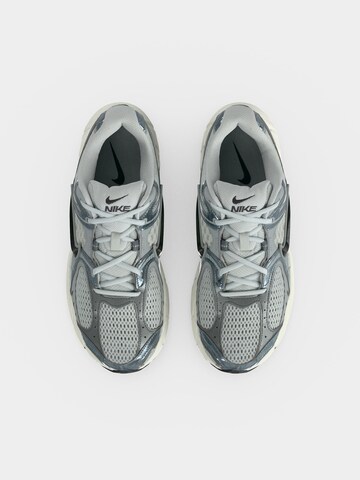 Nike Sportswear Låg sneaker 'V5 RNR' i grå