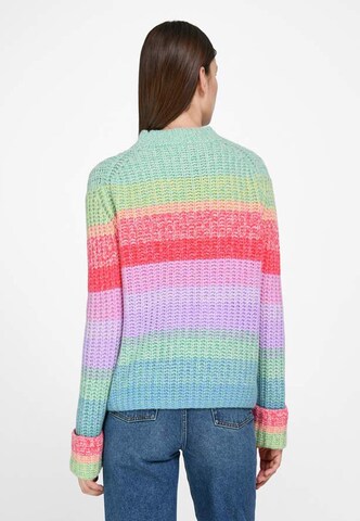 Pull-over include en mélange de couleurs