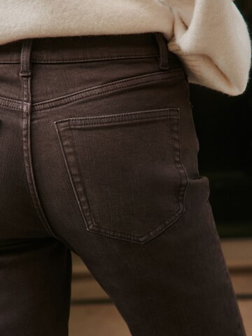 Next Slimfit Jeans in Braun