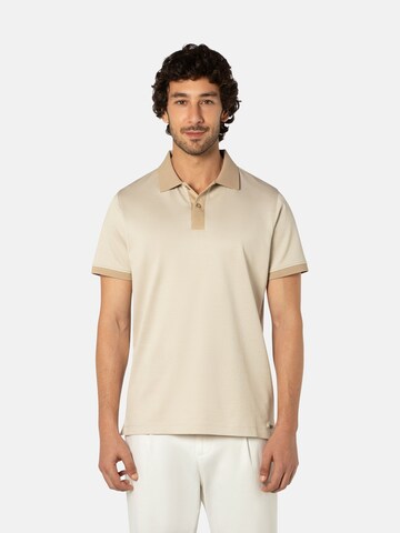 BENVENUTO Polo 'AURON',  Model ist 186 cm groß und trägt Größe M in Beige: Vorderseite