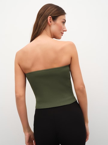 RÆRE by Lorena Rae - Top 'Hailey' en verde