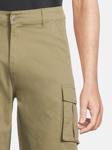 Regular Pantalon cargo AÉROPOSTALE en vert