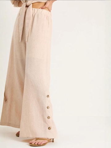 Completo pantalone di Bianco Lucci in beige