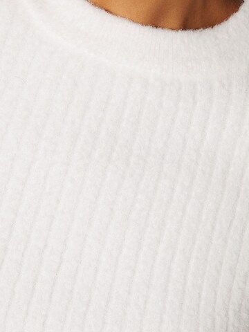 Bershka Neulepaita värissä valkoinen