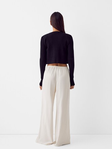 Bershka Wide Leg Hose in Weiß