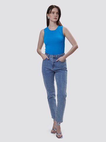 Top in maglia di Influencer in blu