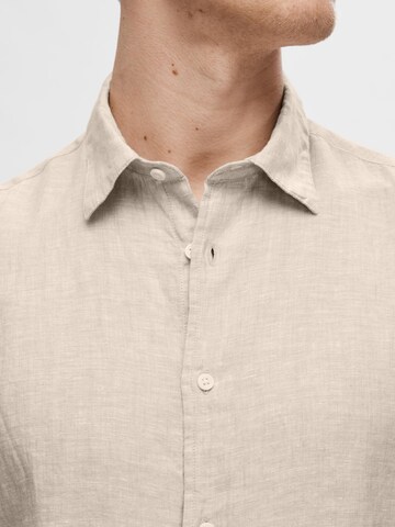SELECTED HOMME Regular fit Button Up Shirt in Beige