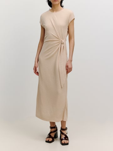 EDITED Klänning 'Josefin' i beige