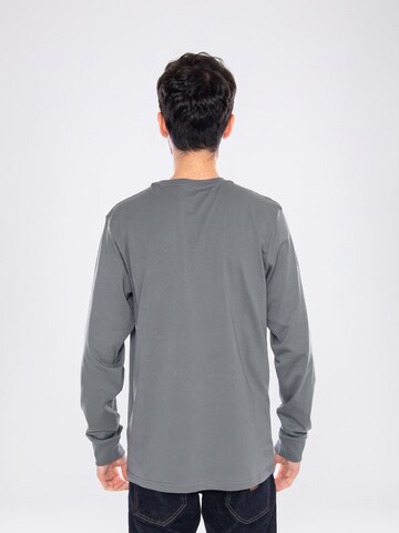 Carhartt WIP Bluser & t-shirts 'L/S Pocket T-Shirt Velvet Green' i grå