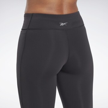 Skinny Pantaloni sport de la Reebok pe gri