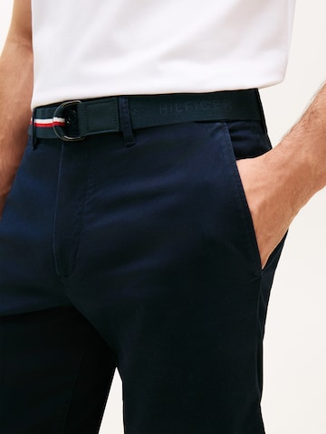 TOMMY HILFIGER Regularen Hlače 'DENTON ESS' | modra barva