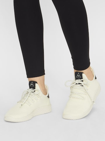 Baskets basses 'Hu' ADIDAS ORIGINALS en blanc : devant