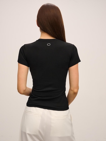 T-shirt 'Easy' ORIMEI by Victoria Swarovski en noir