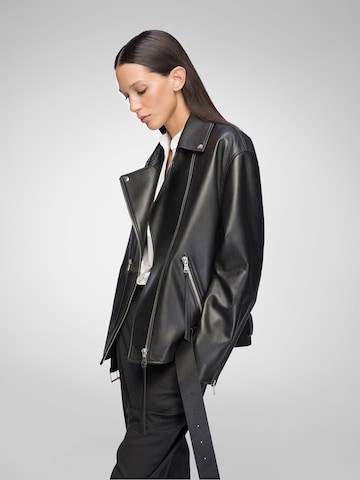 V S P Winterjacke 'Gisele' in Schwarz