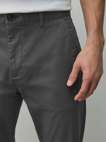 Next - Slimfit Pantalón chino en gris