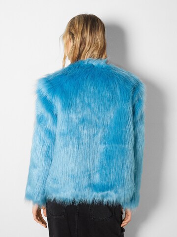 BershkaPrijelazna jakna - plava boja