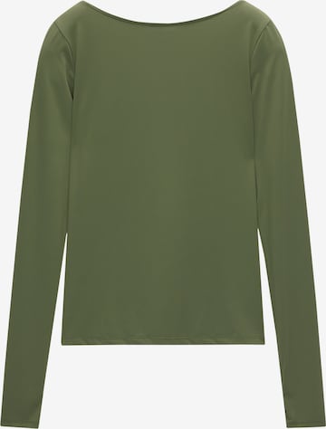 Tricou de la Pull&Bear pe verde: față