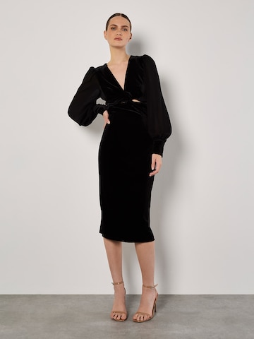 Apricot Dress ' ' in Black: front