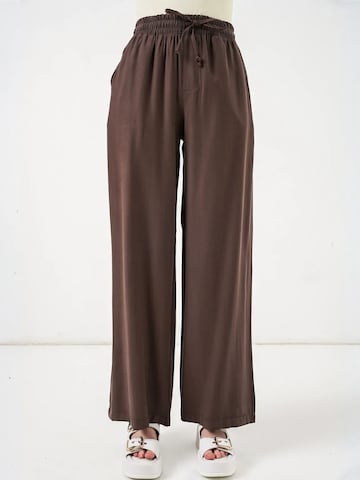 Bigdart Trousers in Brown: front